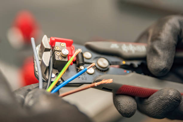Best Circuit Breaker Repair  in Clinton, IA