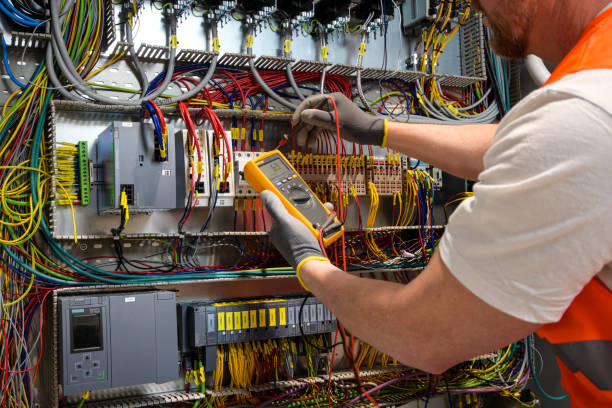 Best Commercial Electrician Services  in Clinton, IA